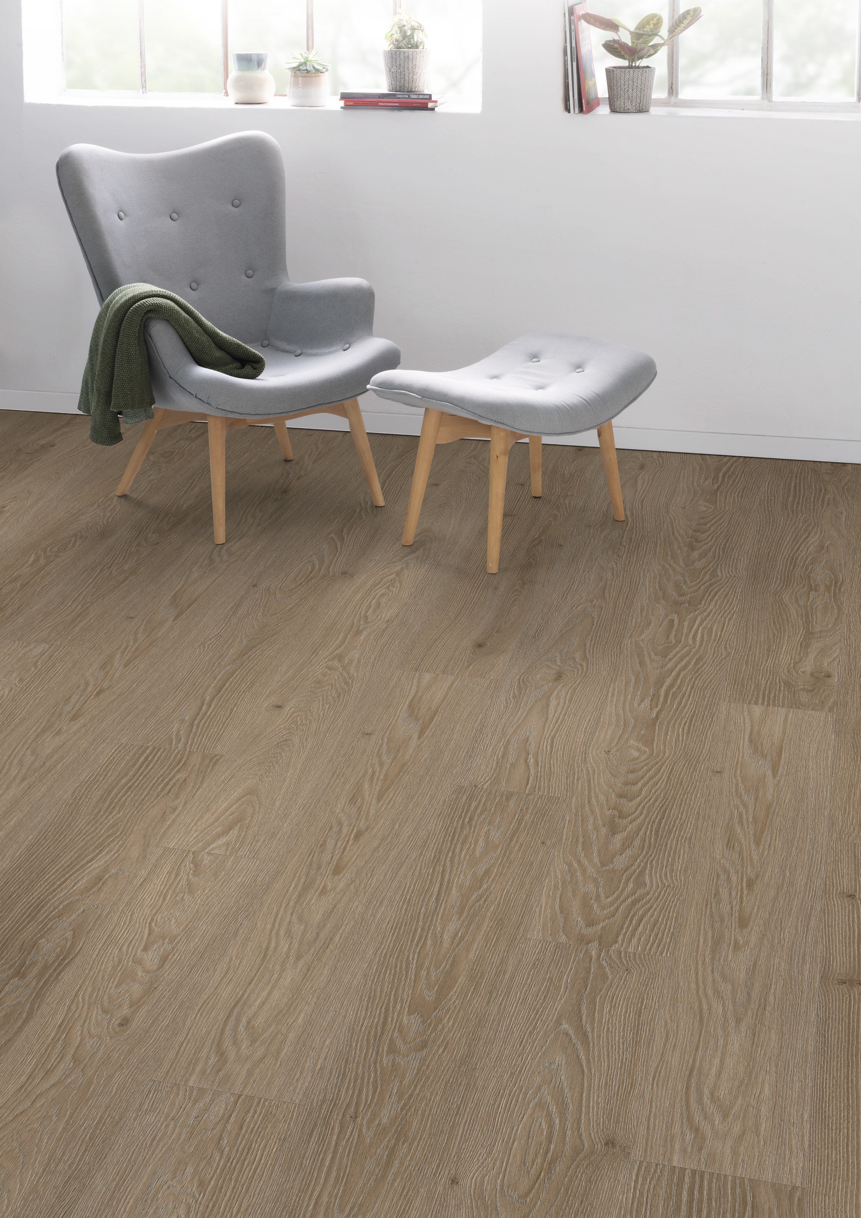 Ламинат Egger Pro Classic 12/33 Дуб Чезена натуральный EPL149 1292×193×12 фото в интерьере