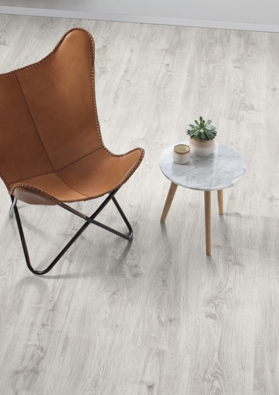 Ламинат Egger Pro Large 8/32 Дуб Уолтем белый EPL123 1292×246×8 фото в интерьере