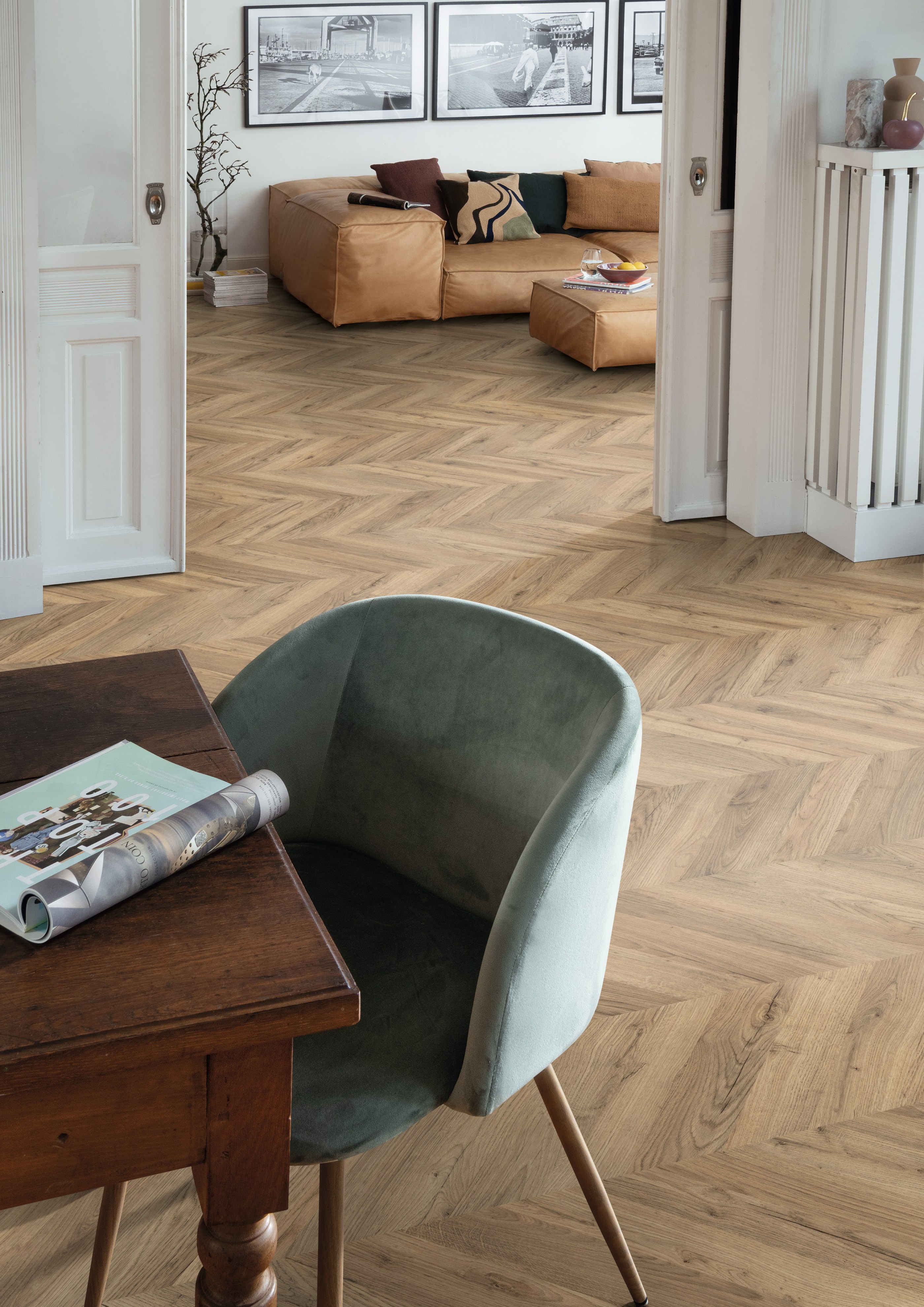 Ламинат Egger Pro KingSize 8/32 Дуб Риллингтон тёмный EPL012 1292×327×8 фото в интерьере