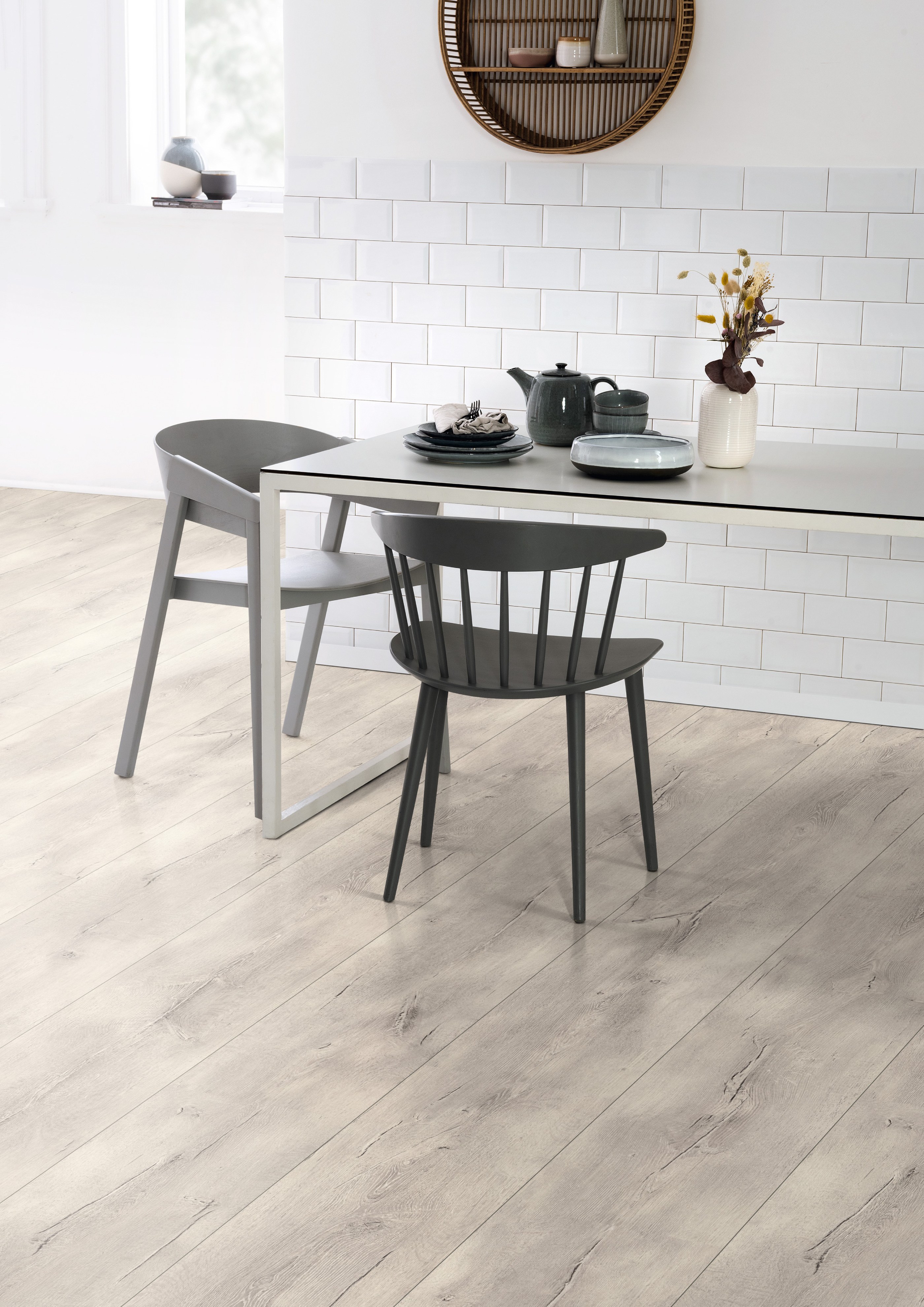 Ламинат Egger Pro KingSize 8/32 Дуб Вердон белый EPL033 1292×327×8 фото в интерьере