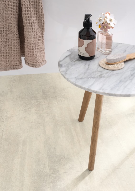 Ламинат Egger Pro KingSize 8/32 Aqua+ Хромикс белый EPL168 1292×327×8 фото в интерьере