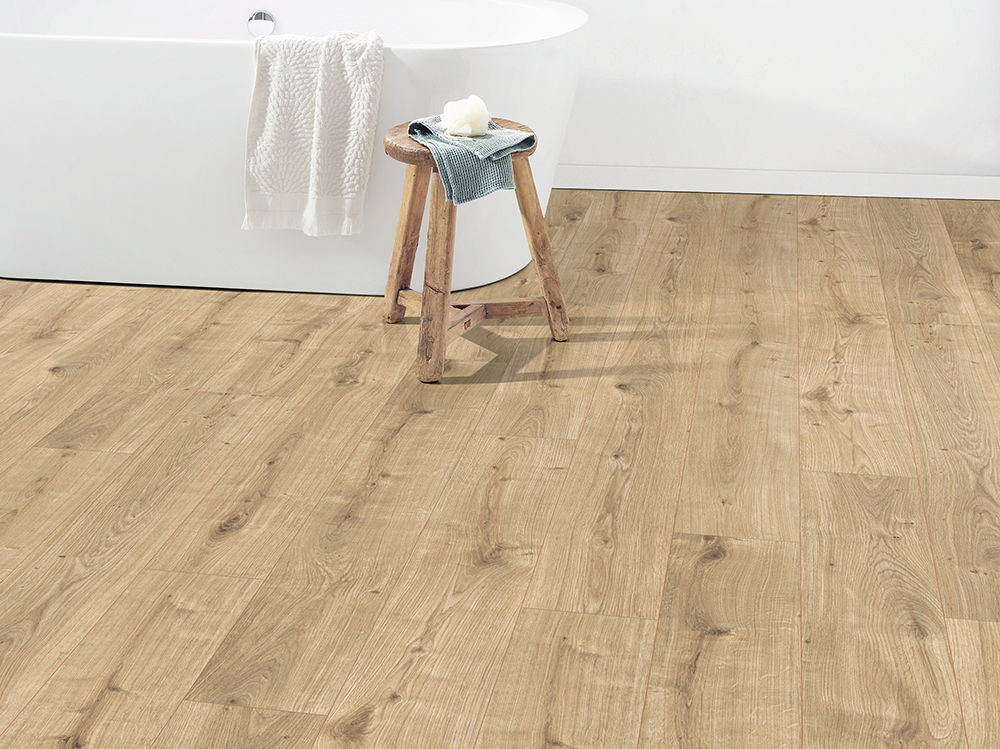 Ламинат Egger Pro Classic 8/32 Aqua+ Дуб Даннингтон светлый EPL074 1292×193×8 фото в интерьере