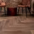 Кварцвиниловый SPC ламинат Vinilam Parquet Herringbone Венецианский Паркет IS11199 венгерская елка 720×120×6,5 фото в интерьере