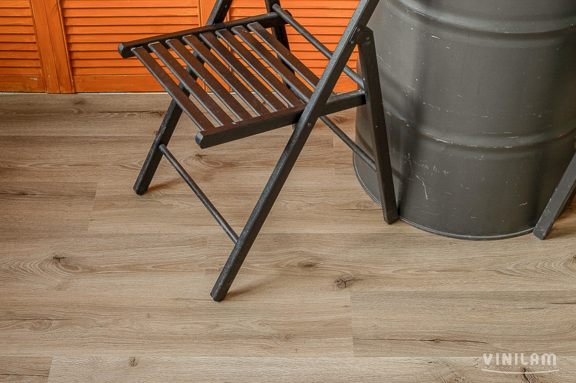 Кварцвиниловая плитка Vinilam клеевая Glue Дуб Дамп 8838-EIR 1228×188×2,5 фото в интерьере