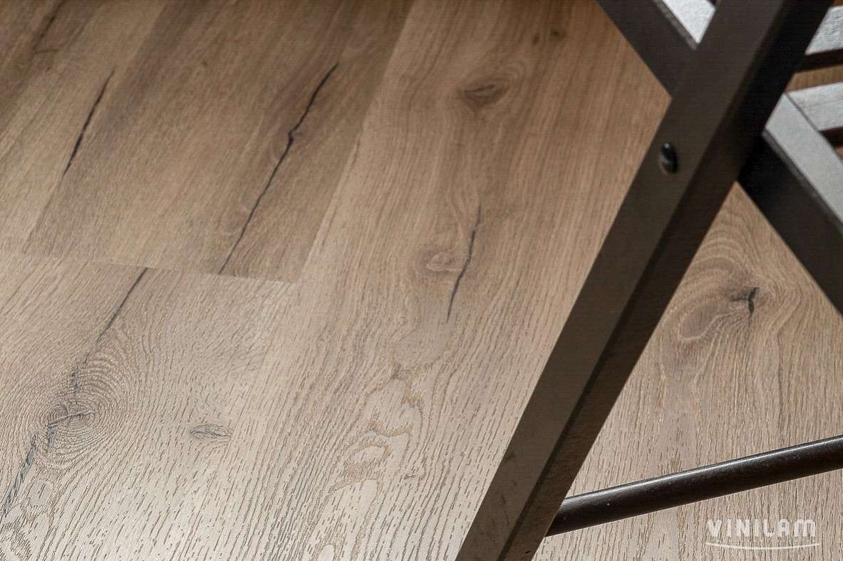 Кварцвиниловая плитка Vinilam клеевая Glue Дуб Дамп 8838-EIR 1228×188×2,5 фото в интерьере