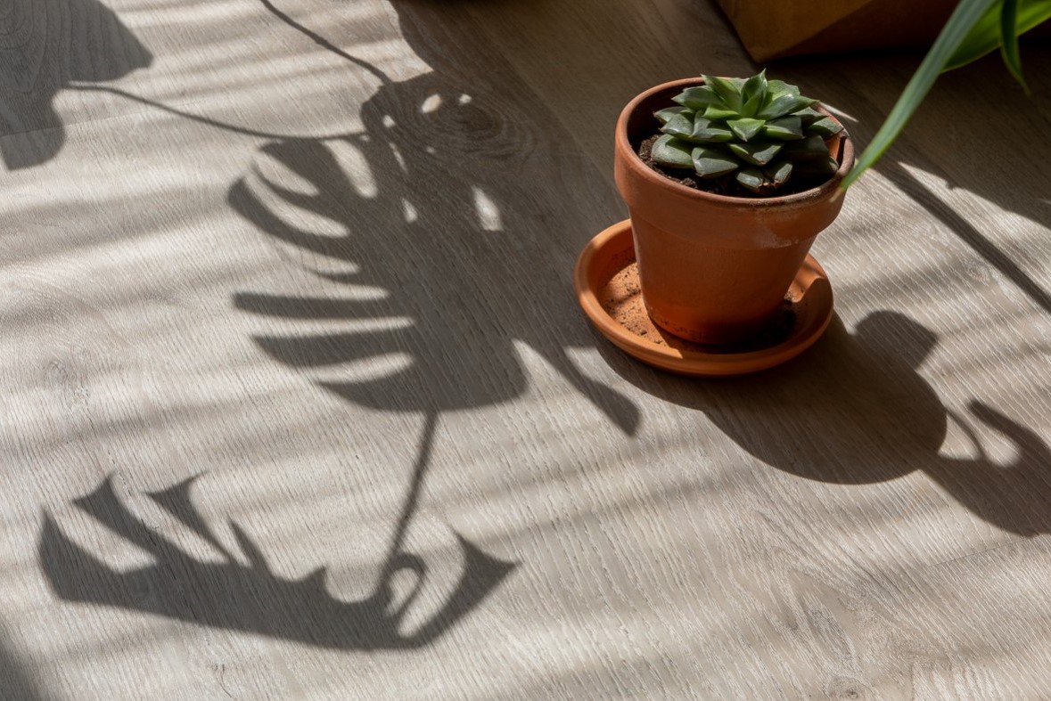 Кварцвиниловая плитка Vinilam замковая Click Дуб Ален 20468-EIR 1220×181×3,7 фото в интерьере