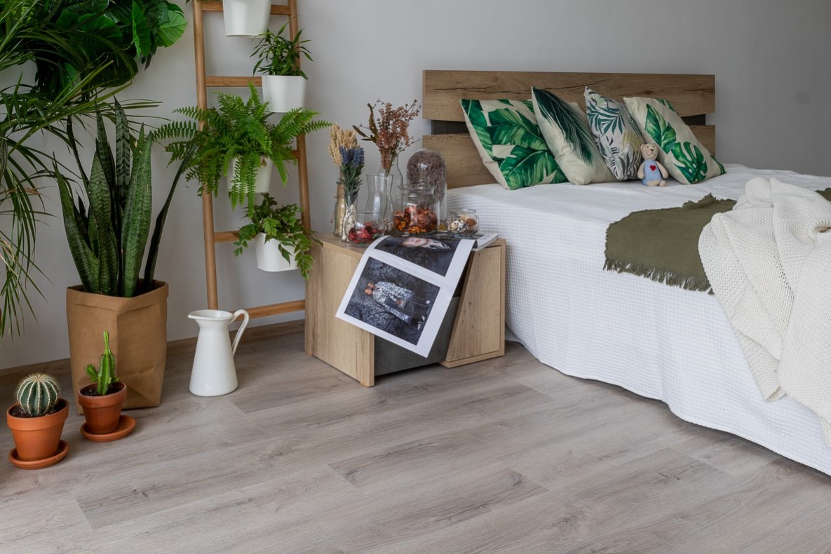 Кварцвиниловая плитка Vinilam замковая Click Дуб Ален 20468-EIR 1220×181×3,7 фото в интерьере