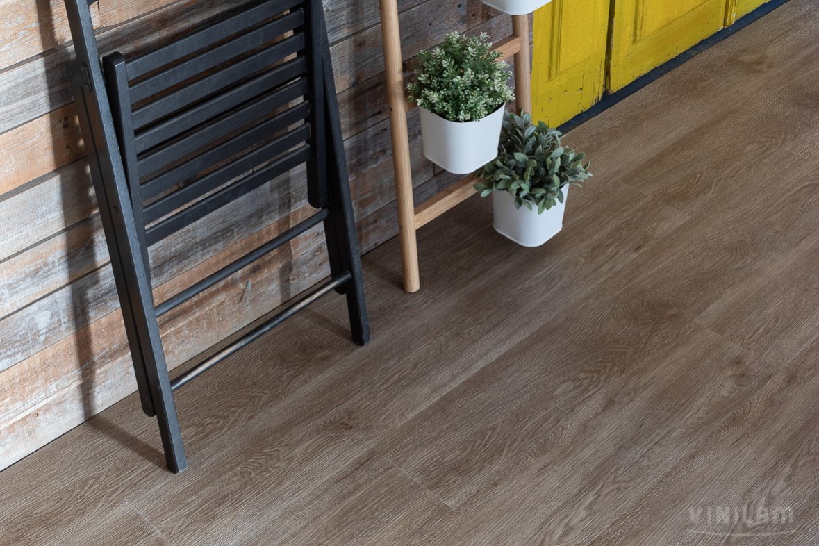Кварцвиниловая плитка Vinilam замковая Click Дуб Ваймар 14609 1220×181×3,7 фото в интерьере