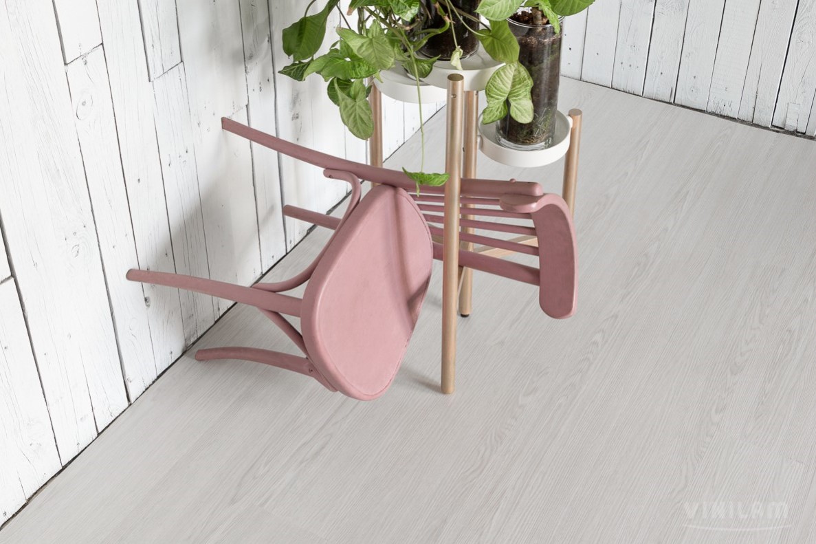 Кварцвиниловая плитка Vinilam замковая Click Дуб Гюстров 10675 1220×181×3,7 фото в интерьере