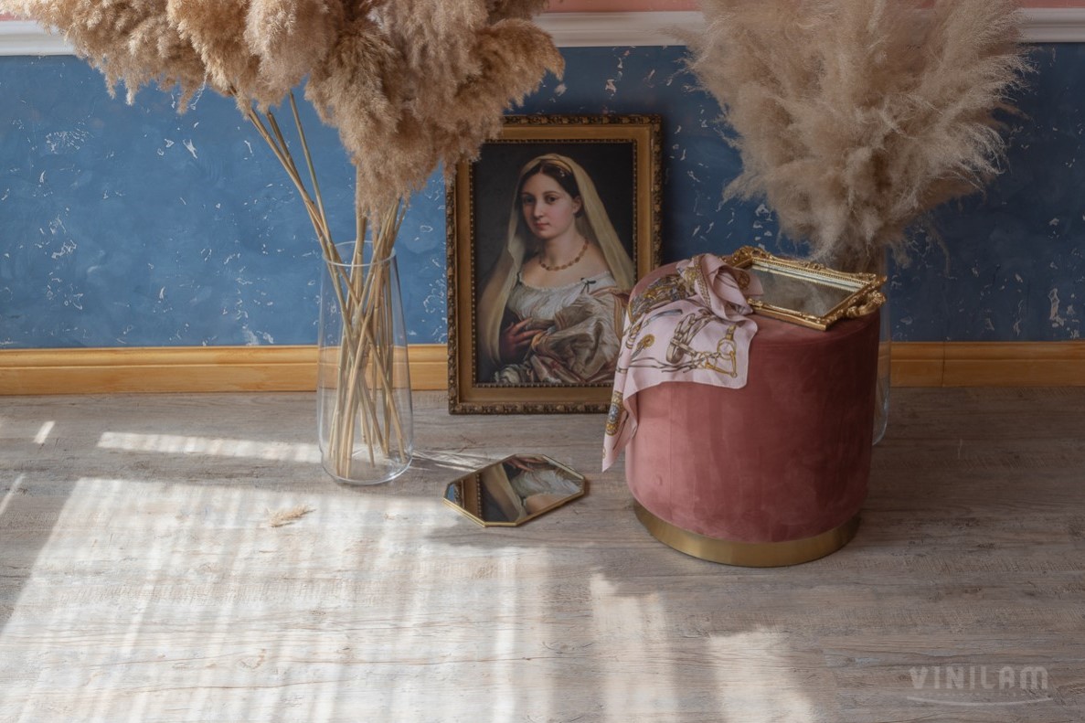 Кварцвиниловая плитка Vinilam замковая Click Дуб Росток 66777 1220×181×3,7 фото в интерьере