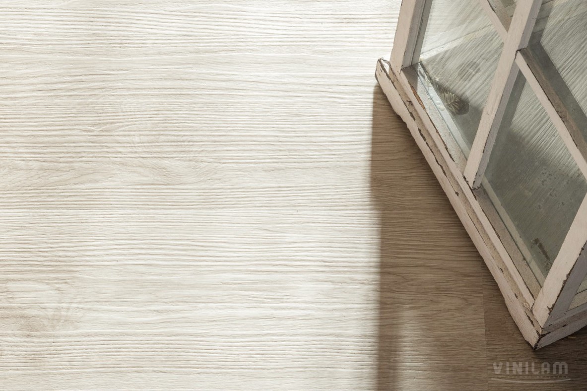 Кварцвиниловая плитка Vinilam замковая Click Дуб Штур 8855 1220×181×3,7 фото в интерьере