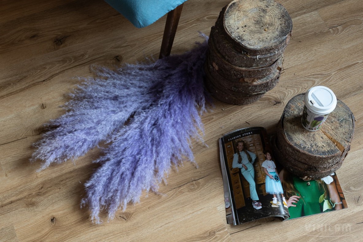 Кварцвиниловая плитка Vinilam замковая Click Дуб Марбург 18222-EIR 1220×181×3,7 фото в интерьере