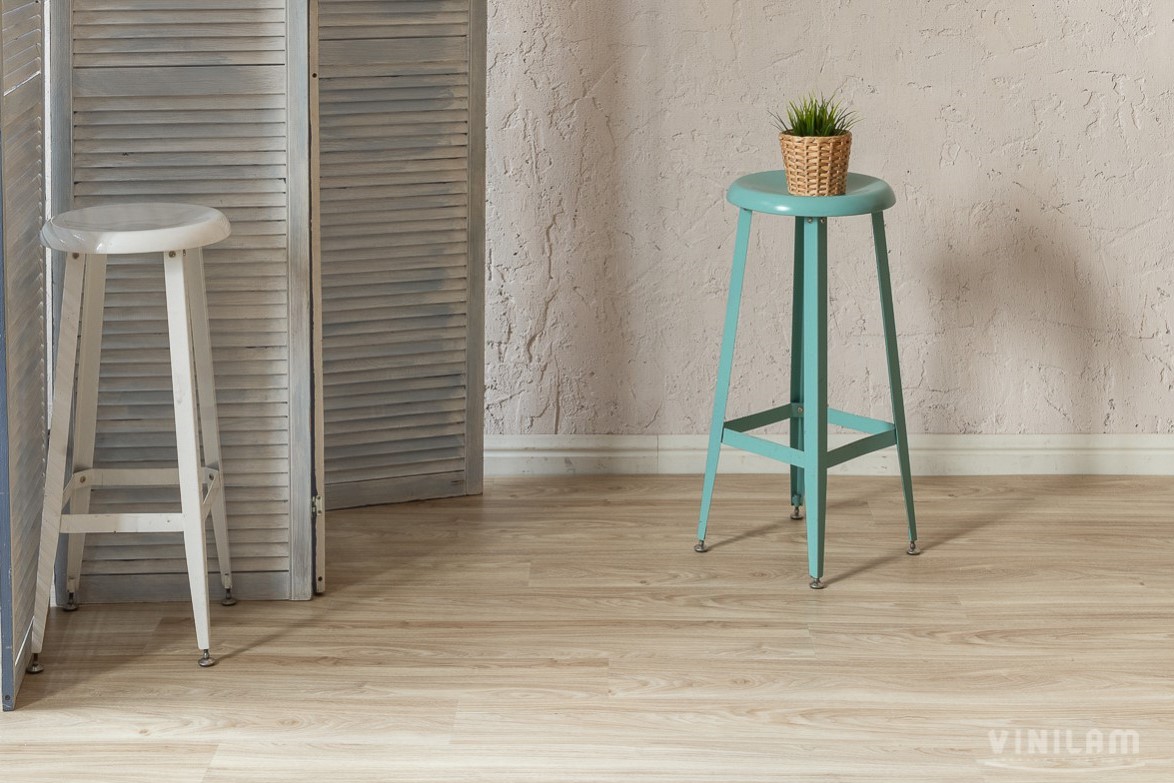 Кварцвиниловая плитка Vinilam клеевая Glue Дуб Килль 81306 1228×188×2,5 фото в интерьере