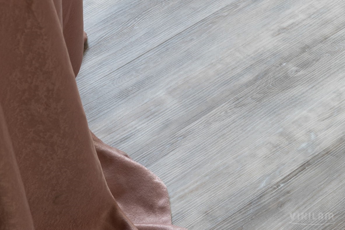 Кварцвиниловая плитка Vinilam клеевая Glue Дуб Байер 511001 1228×188×2,5 фото в интерьере