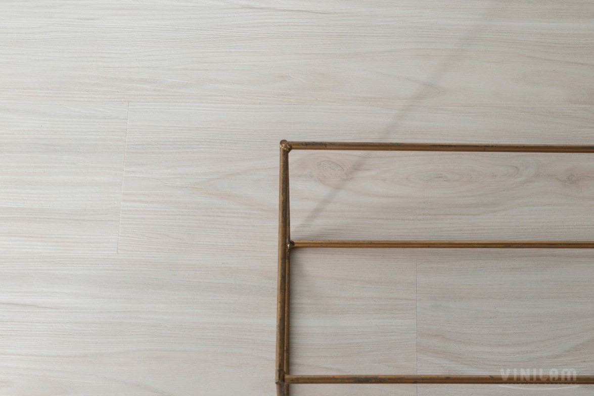 Кварцвиниловая плитка Vinilam клеевая Glue Дуб Бремен 2541 1228×188×2,5 фото в интерьере