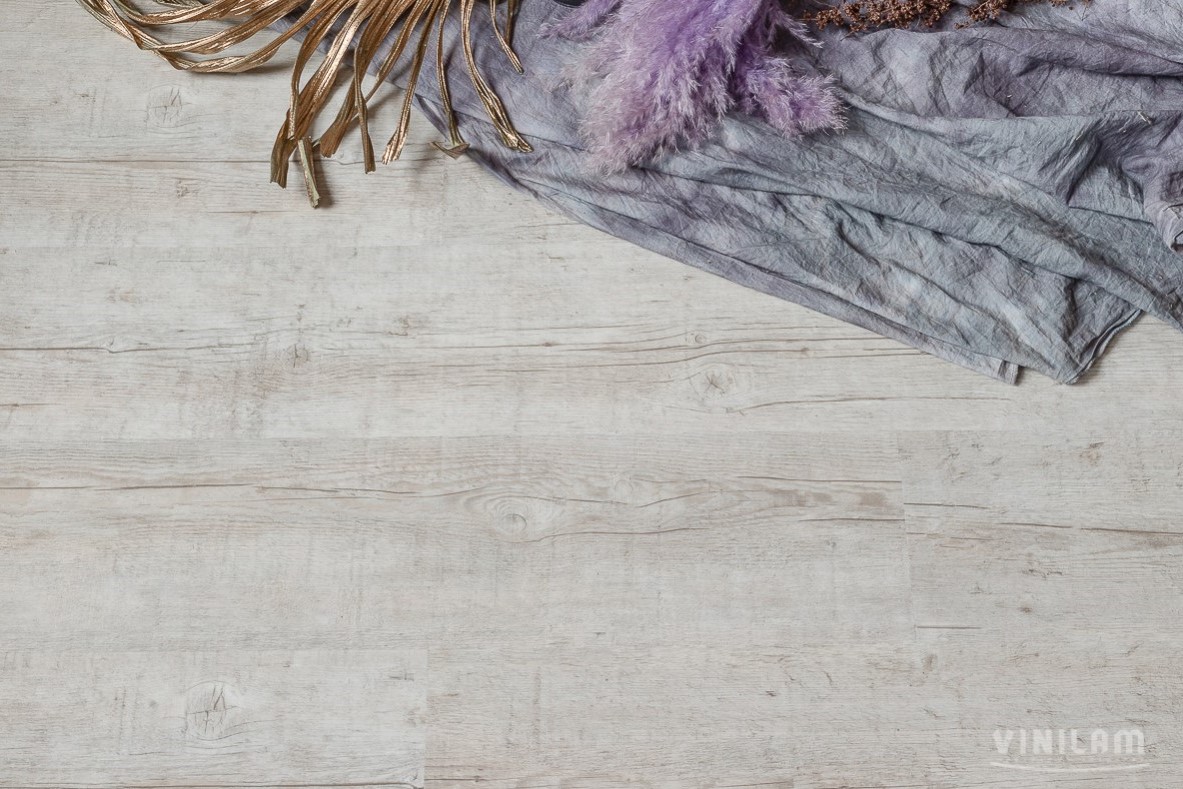 Кварцвиниловая плитка Vinilam клеевая Glue Дуб Форст 8591 1228×188×2,5 фото в интерьере