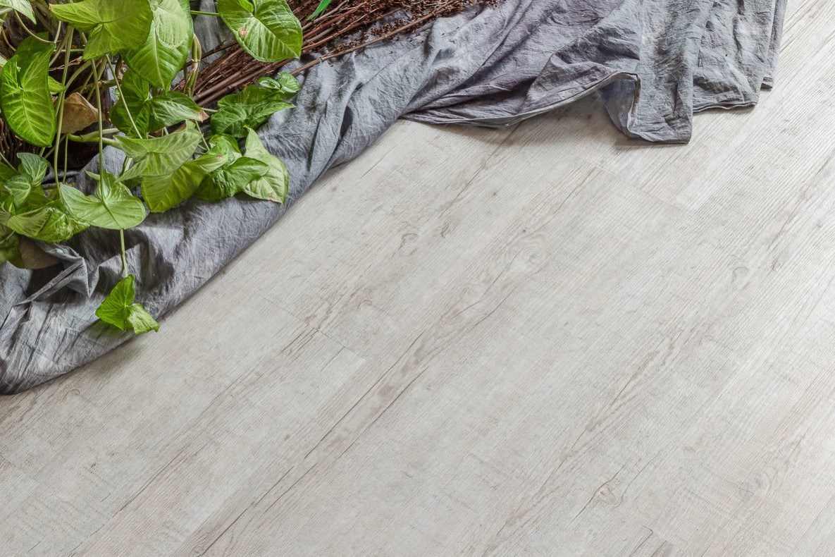 Кварцвиниловая плитка Vinilam клеевая Glue Дуб Форст 8591 1228×188×2,5 фото в интерьере