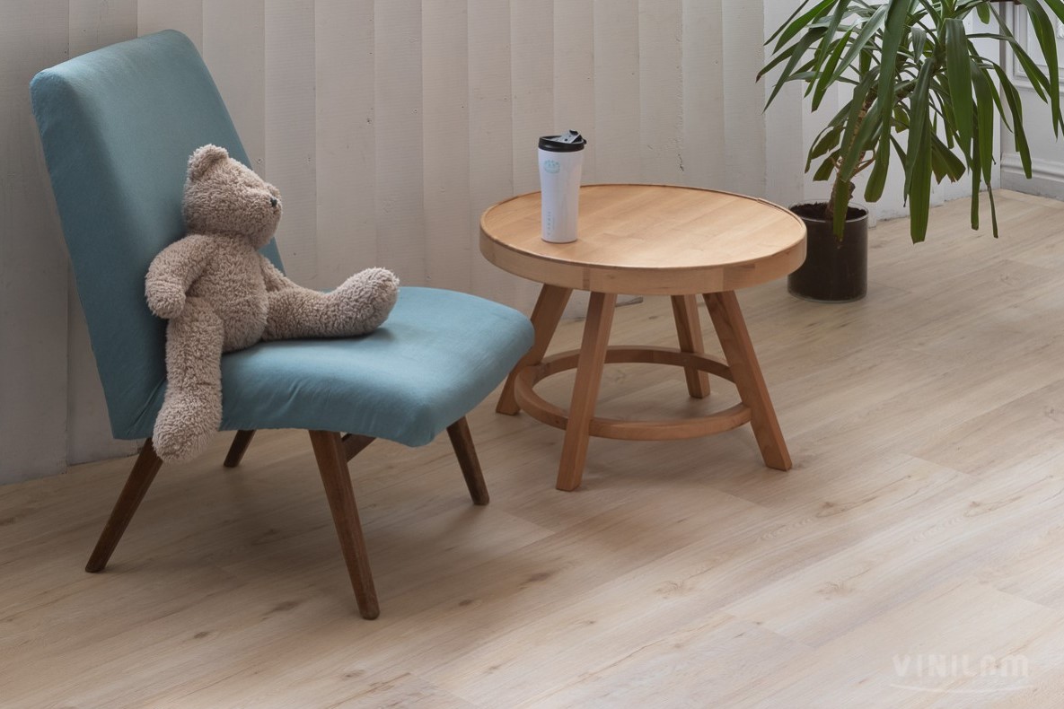 Кварцвиниловая плитка Vinilam клеевая Glue Дуб Реген 44650 1228×188×2,5 фото в интерьере