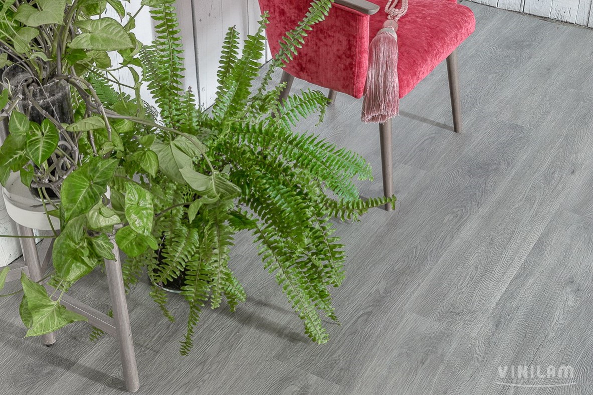 Кварцвиниловая плитка Vinilam клеевая Glue Дуб Эрдинг 6231 1228×188×2,5 фото в интерьере