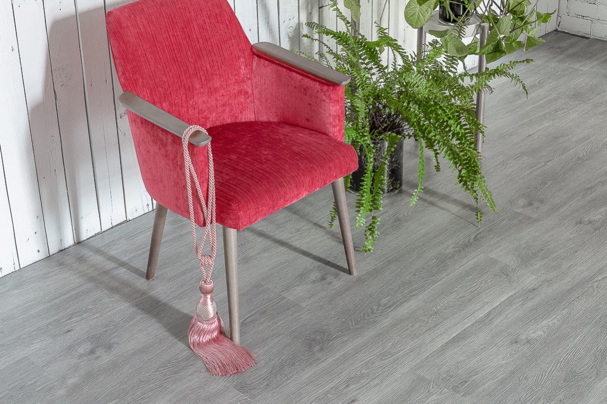 Кварцвиниловая плитка Vinilam клеевая Glue Дуб Эрдинг 6231 1228×188×2,5 фото в интерьере