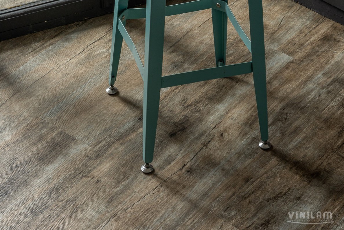 Кварцвиниловая плитка Vinilam клеевая Glue Дуб Потсдам 61613 1228×188×2,5 фото в интерьере