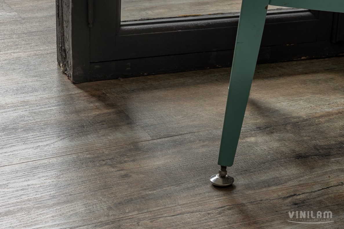 Кварцвиниловая плитка Vinilam клеевая Glue Дуб Потсдам 61613 1228×188×2,5 фото в интерьере