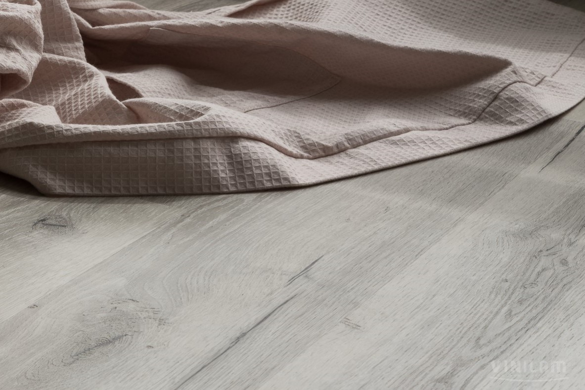 Кварцвиниловая плитка Vinilam клеевая Glue Дуб Темплин 6543-EIR 1228×188×2,5 фото в интерьере
