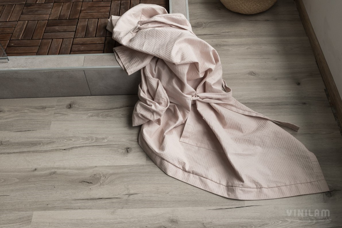 Кварцвиниловая плитка Vinilam клеевая Glue Дуб Темплин 6543-EIR 1228×188×2,5 фото в интерьере