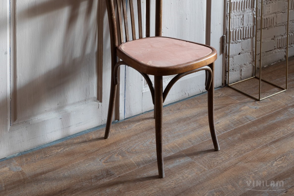 Кварцвиниловая плитка Vinilam клеевая Glue Дуб Майнц 81137 1228×188×2,5 фото в интерьере