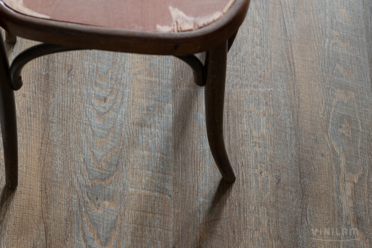 Кварцвиниловая плитка Vinilam клеевая Glue Дуб Майнц 81137 1228×188×2,5 фото в интерьере