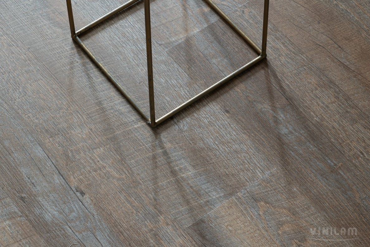 Кварцвиниловая плитка Vinilam клеевая Glue Дуб Майнц 81137 1228×188×2,5 фото в интерьере