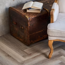 Кварцвиниловый SPC ламинат Vinilam Parquet Herringbone Паркет Эрмитаж IS11122 венгерская елка 720×120×6,5