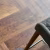 Кварцвиниловый SPC ламинат Vinilam Parquet Herringbone Паркет Парижский IS11155 венгерская елка 720×120×6,5 фото в интерьере
