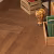 Кварцвиниловый SPC ламинат Vinilam Parquet Herringbone Паркет Винсент IS11200 венгерская елка 720×120×6,5 фото в интерьере