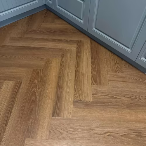 Кварцвиниловый SPC ламинат Vinilam Parquet Herringbone Паркет Винсент IS11200 венгерская елка 720×120×6,5