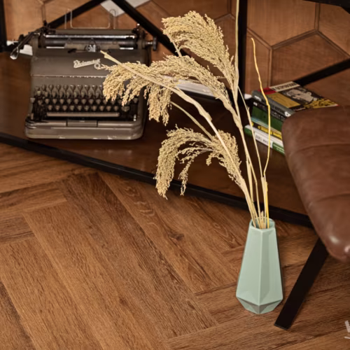 Кварцвиниловый SPC ламинат Vinilam Parquet Herringbone Паркет Де Вилль IS11210 венгерская елка 720×120×6,5