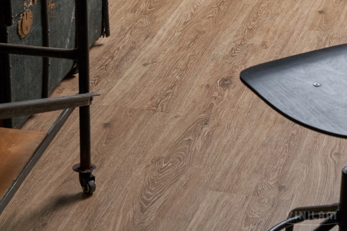 Кварцвиниловый SPC ламинат Vinilam Cork Дуб Брюссель 04018 1220×227×7 фото в интерьере