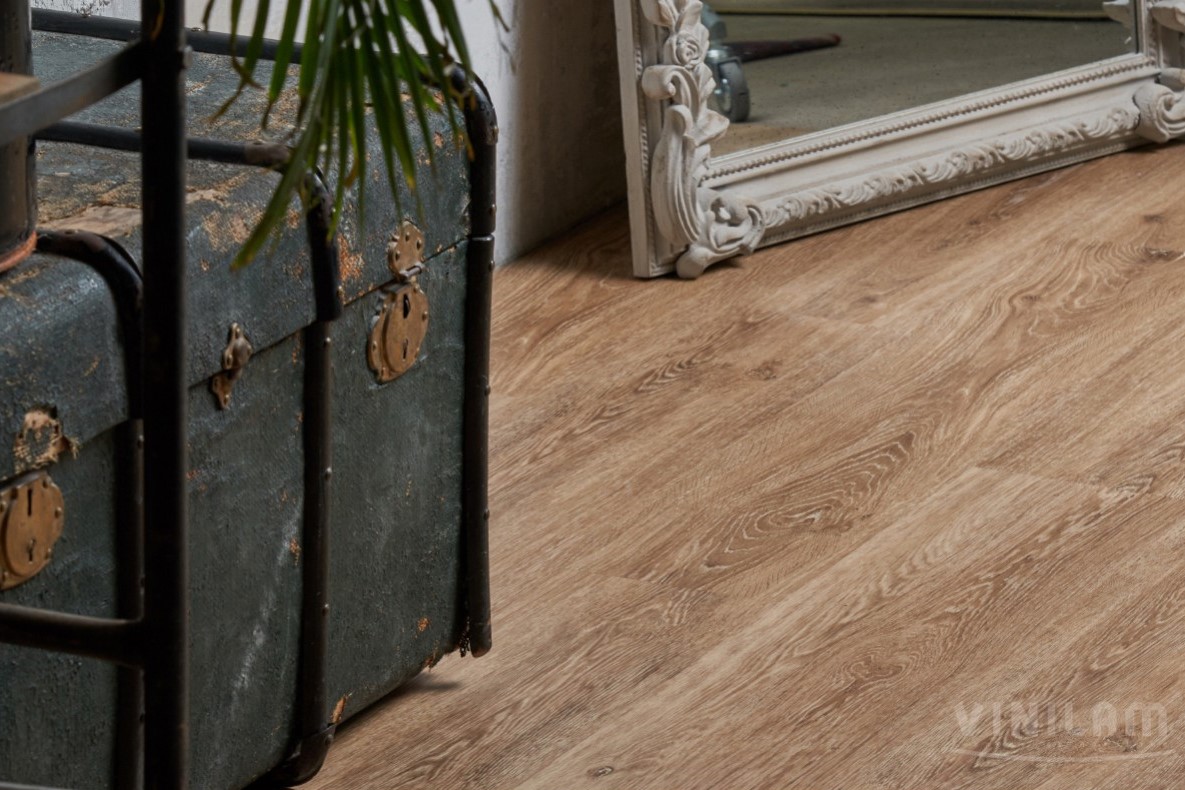 Кварцвиниловый SPC ламинат Vinilam Cork Дуб Брюссель 04018 1220×227×7 фото в интерьере