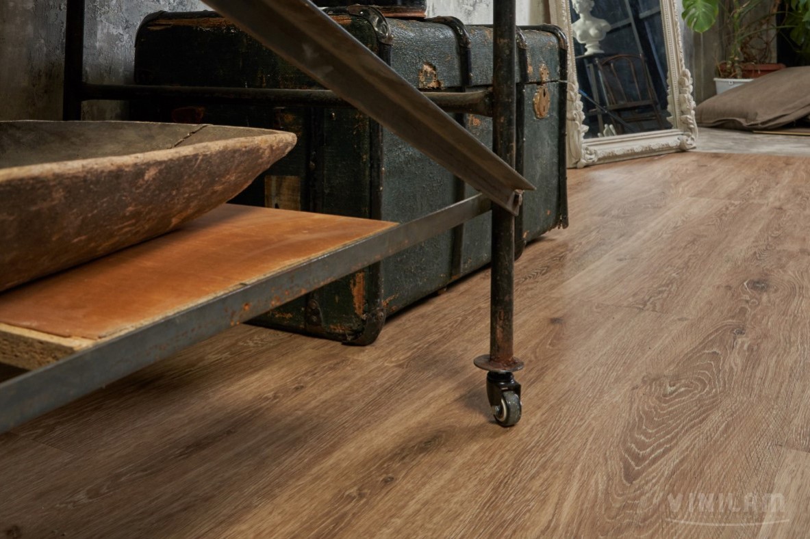 Кварцвиниловый SPC ламинат Vinilam Cork Дуб Брюссель 04018 1220×227×7 фото в интерьере