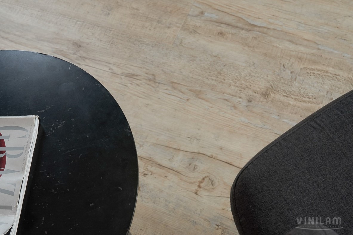 Кварцвиниловый SPC ламинат Vinilam Cork Дуб Льеж 10015 1220×227×7 фото в интерьере