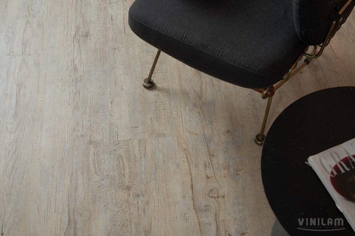 Кварцвиниловый SPC ламинат Vinilam Cork Дуб Льеж 10015 1220×227×7 фото в интерьере