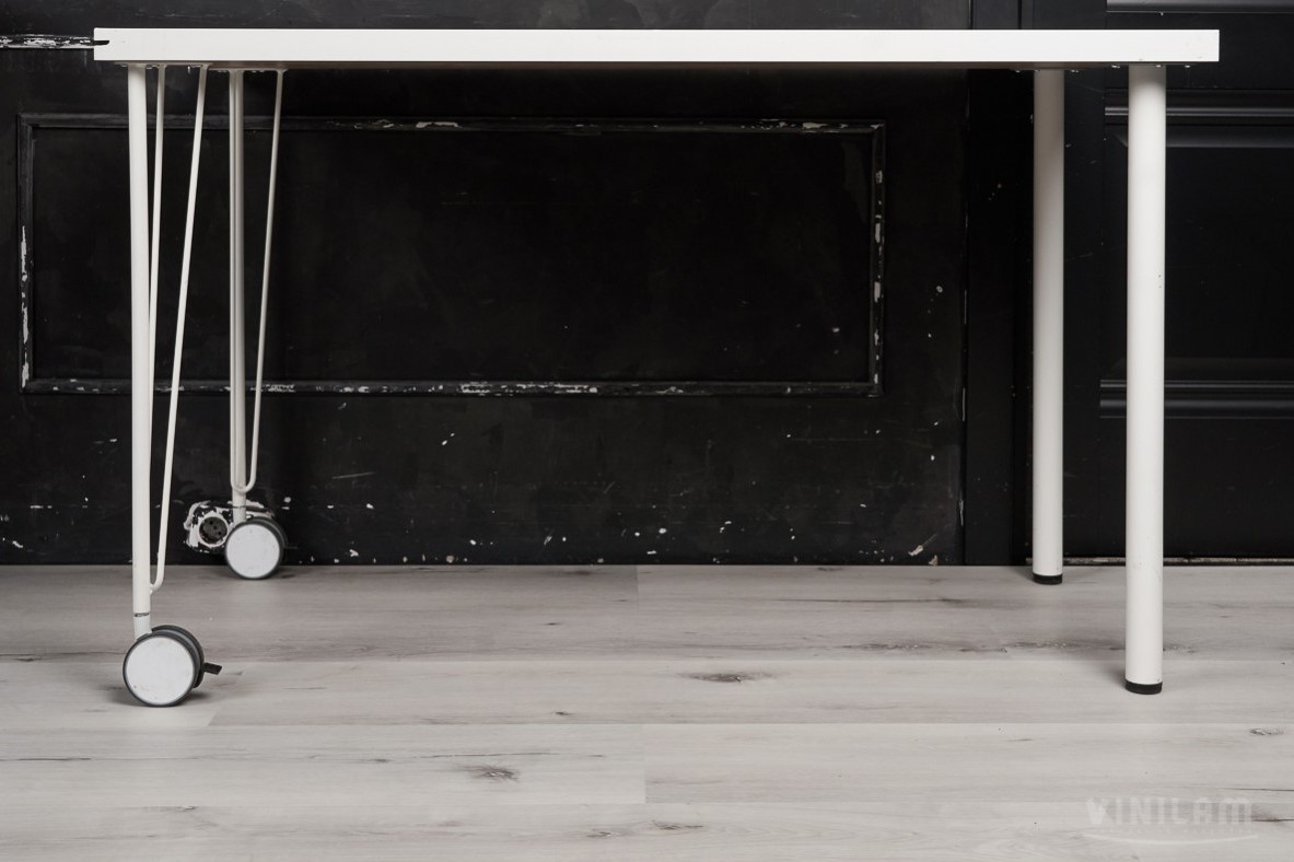 Кварцвиниловый SPC ламинат Vinilam Cork Дуб Гент 10064 1220×227×7 фото в интерьере