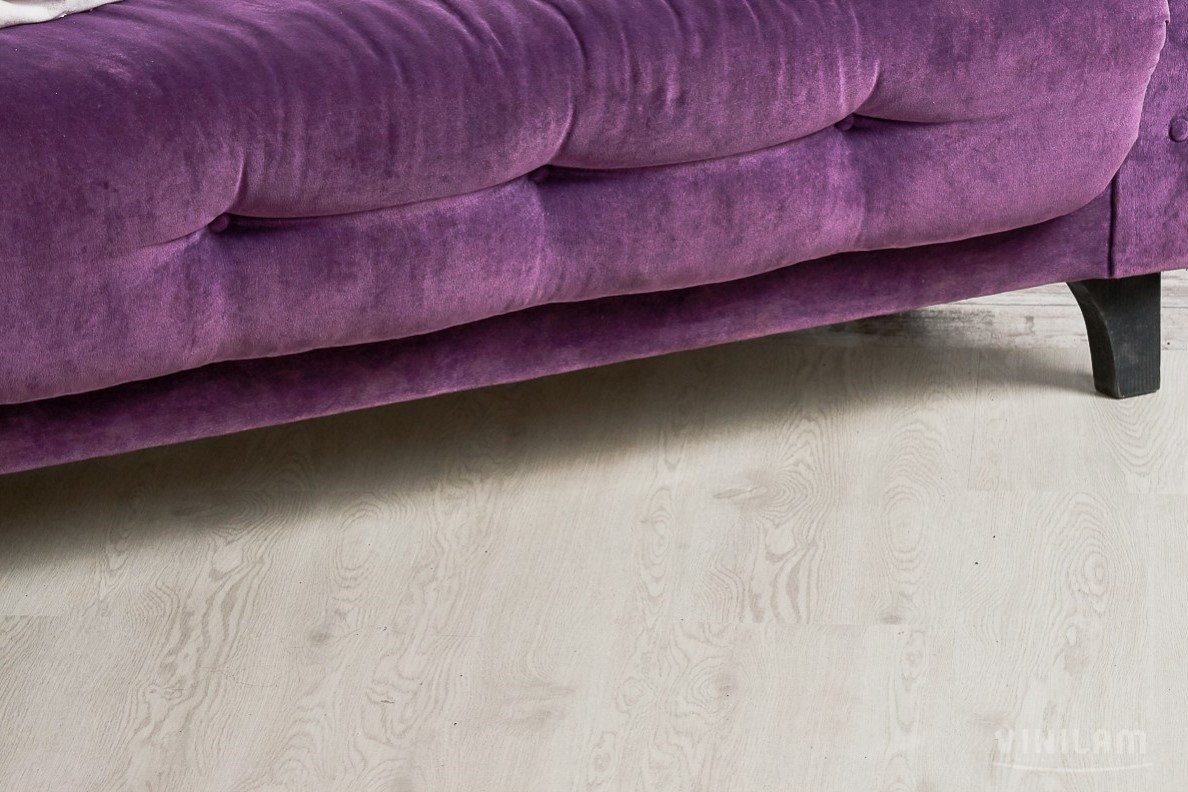 Кварцвиниловый SPC ламинат Vinilam Cork Дуб Линтер 10077 1220×227×7 фото в интерьере