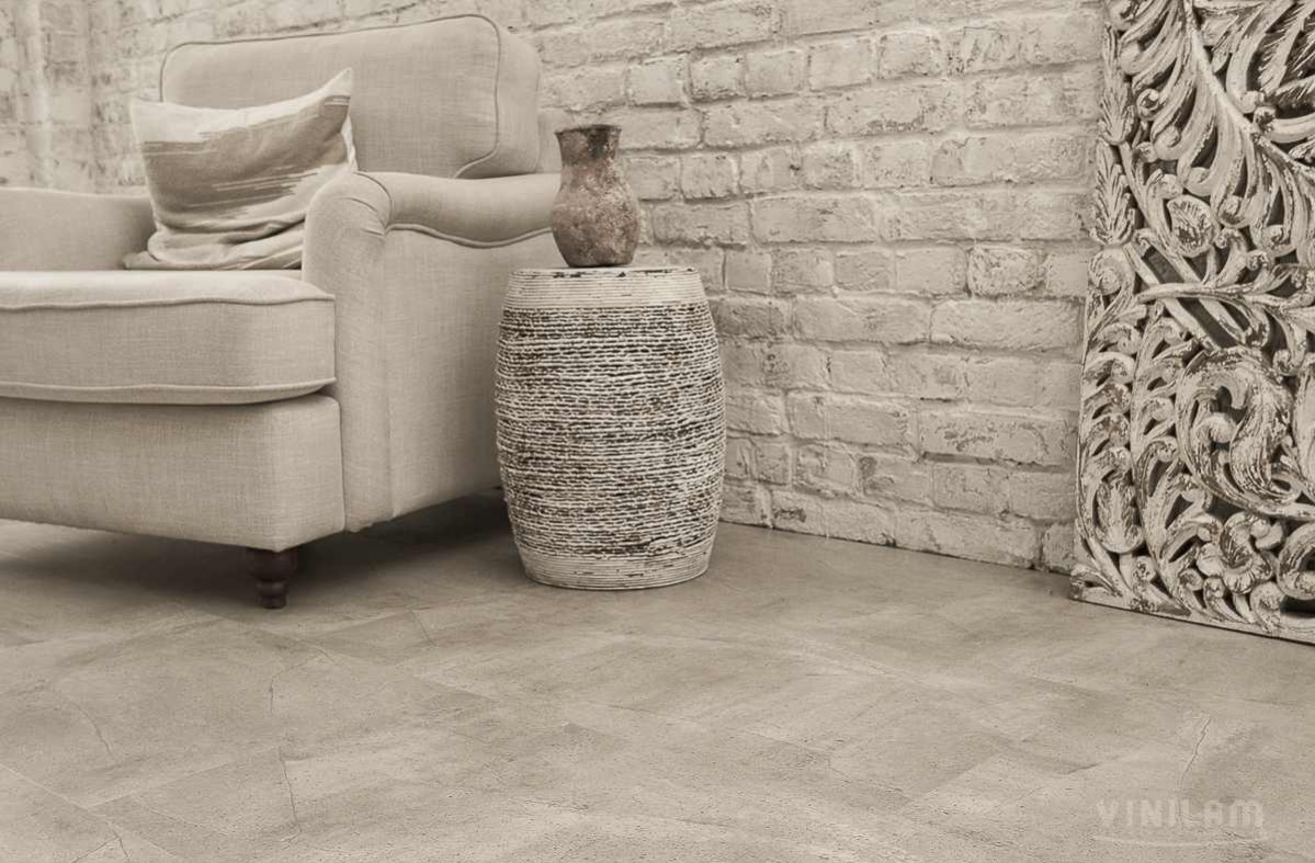 Кварцвиниловый SPC ламинат Vinilam Ceramo Stone Бетонная смесь 61603 940×470×6 фото в интерьере