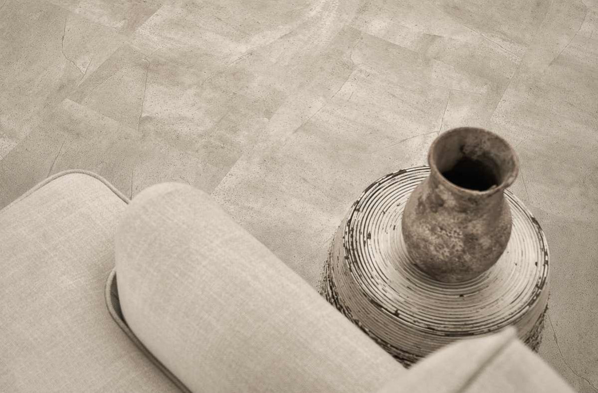 Кварцвиниловая плитка Vinilam клеевая Ceramo Stone Glue Бетонная смесь 61603 950×480×2,5 фото в интерьере