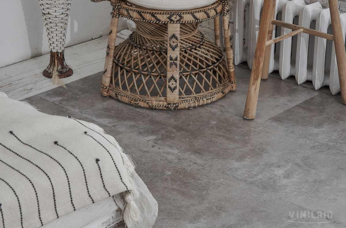 Кварцвиниловая плитка Vinilam клеевая Ceramo Stone Glue Сланцевый Камень 61605 950×480×2,5 фото в интерьере