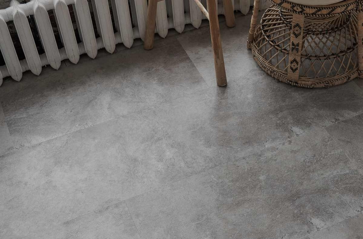 Кварцвиниловая плитка Vinilam клеевая Ceramo Stone Glue Сланцевый Камень 61605 950×480×2,5 фото в интерьере