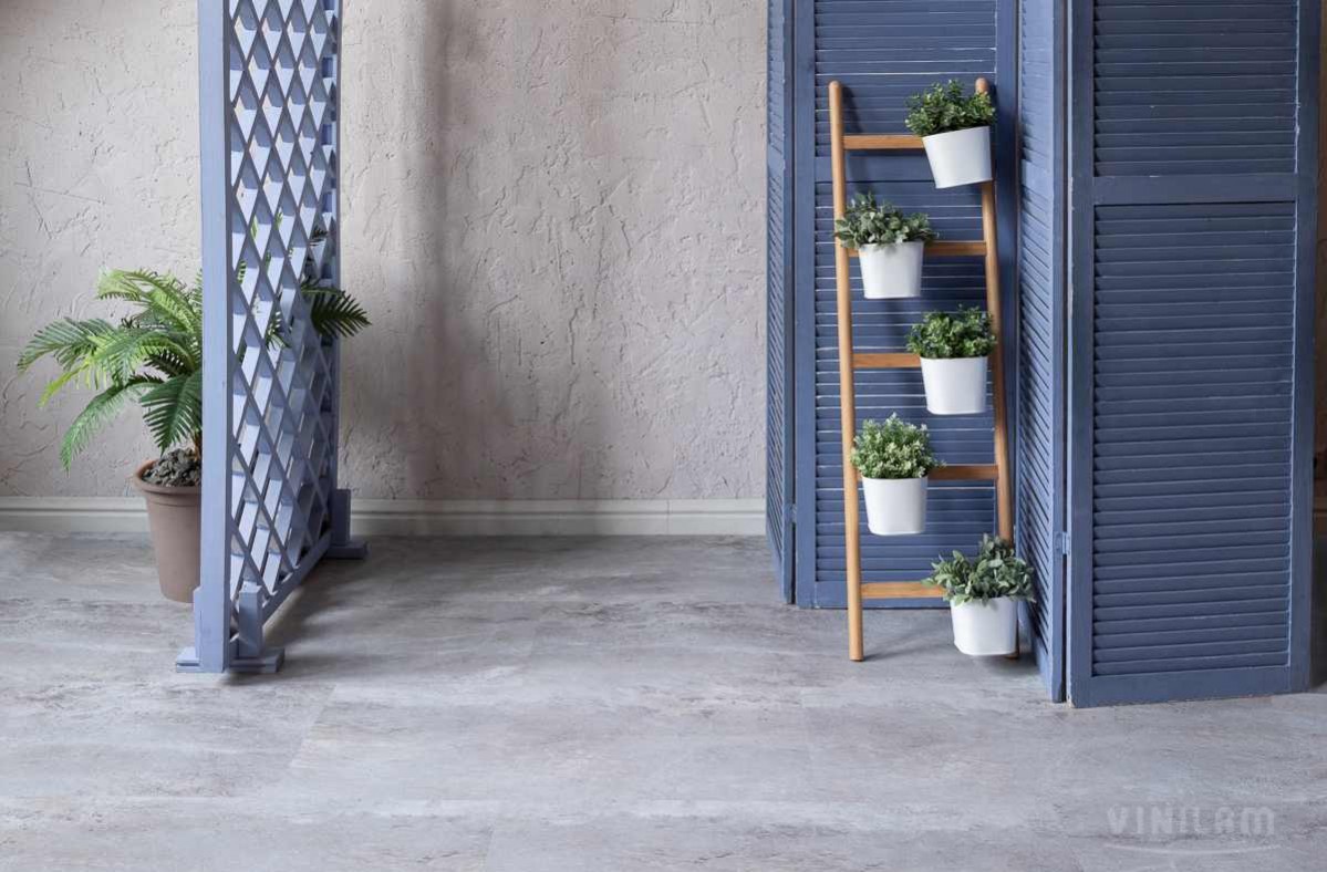 Кварцвиниловая плитка Vinilam клеевая Ceramo Stone Glue Натуральный Камень 61608 950×480×2,5 фото в интерьере