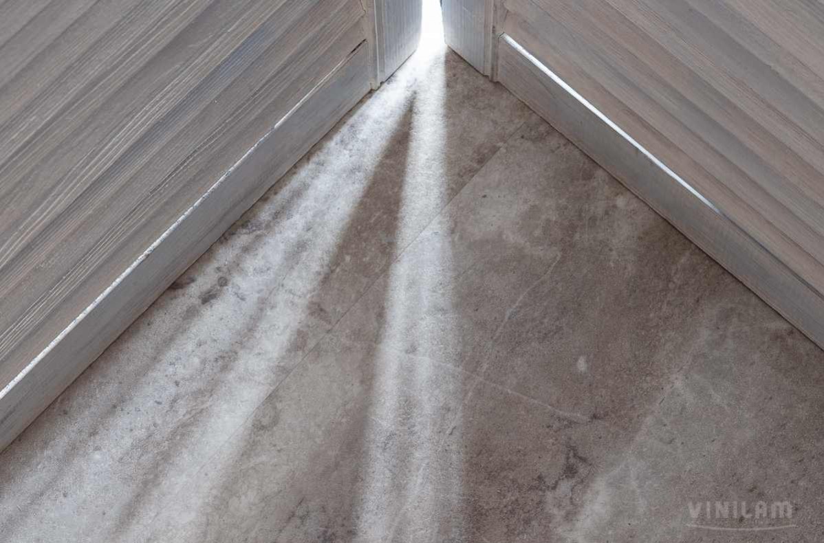 Кварцвиниловая плитка Vinilam клеевая Ceramo Stone Glue Натуральный Камень 61608 950×480×2,5 фото в интерьере