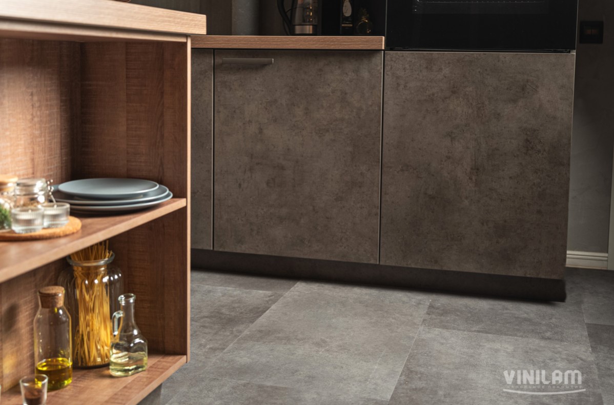 Кварцвиниловая плитка Vinilam клеевая Ceramo Stone Glue Цемент Cтальной 71610 950×475×2,5 фото в интерьере